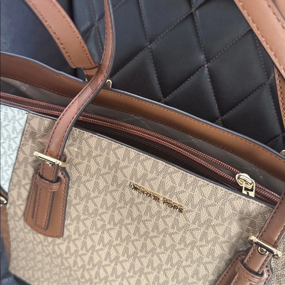 Michael Kors womens Marilyn Medium Top Zip Tote